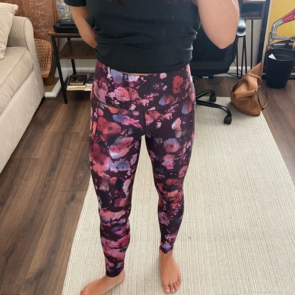 Athleta Salutation Stash II Pocket Tight Printed